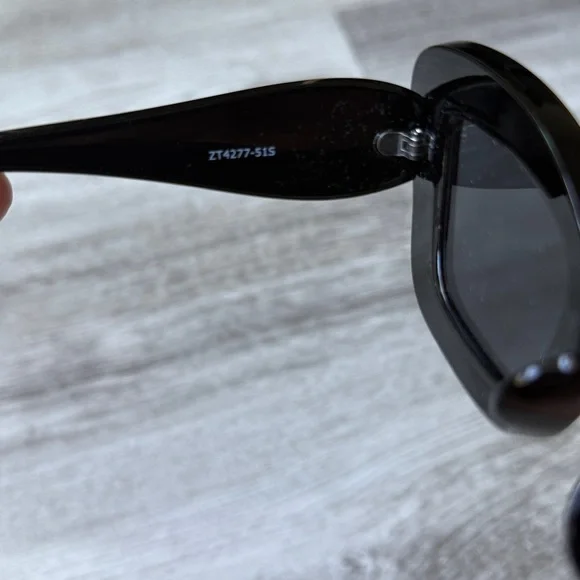 Anthropologie Black Cateye Square Rectangular Sunglasses, Trendy - Picture 4 of 4